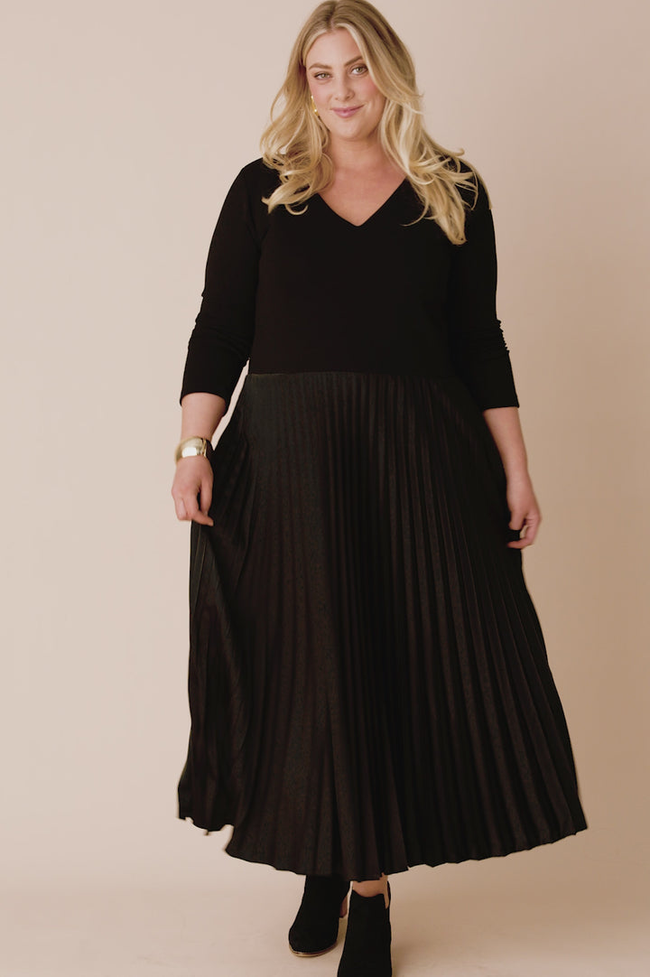 Montana Long Sleeve Dress Black product video from Carolina