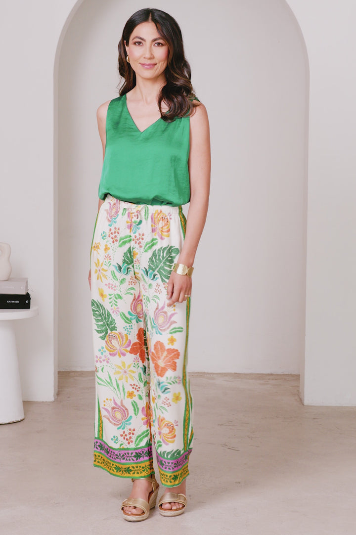 Alyce Floral Straight Leg Pants product video by Carolina
