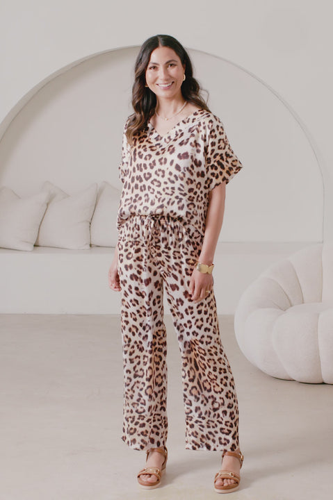 Casey Leopard Set product video by Carolina